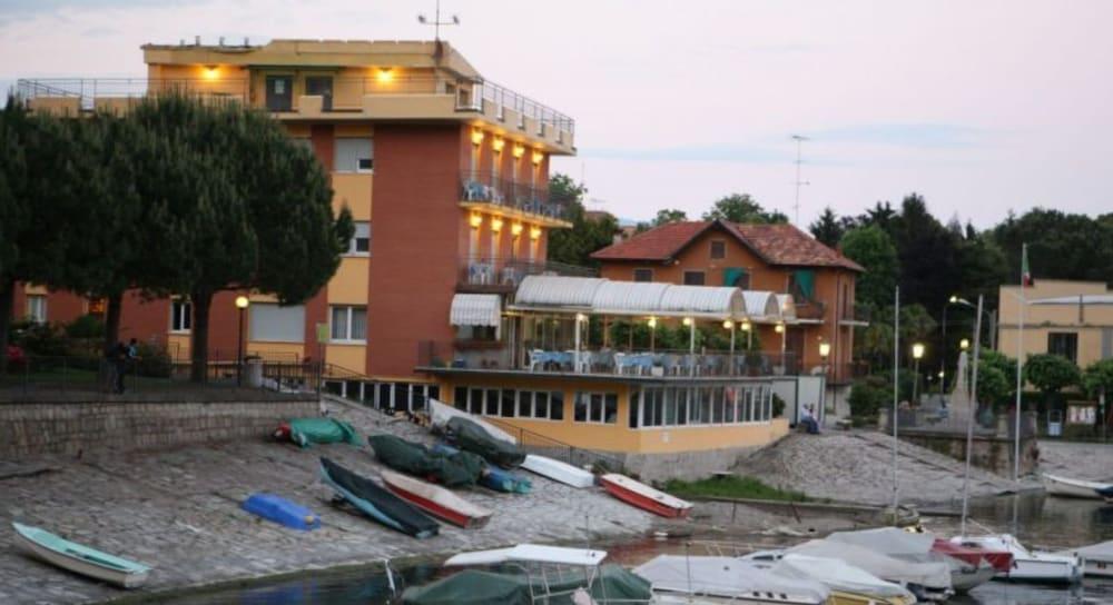 Hotel Capri Lesa Εξωτερικό φωτογραφία