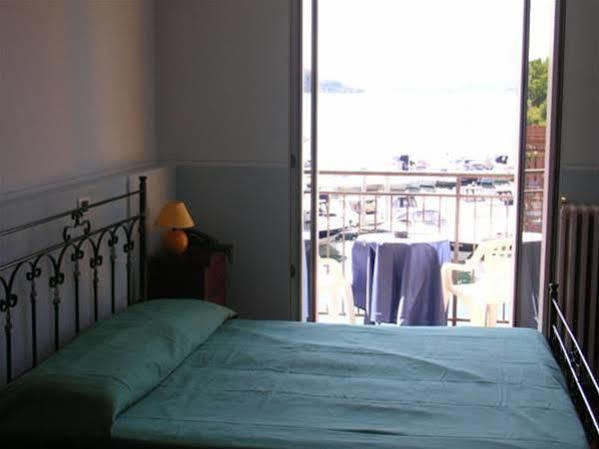 Hotel Capri Lesa Εξωτερικό φωτογραφία