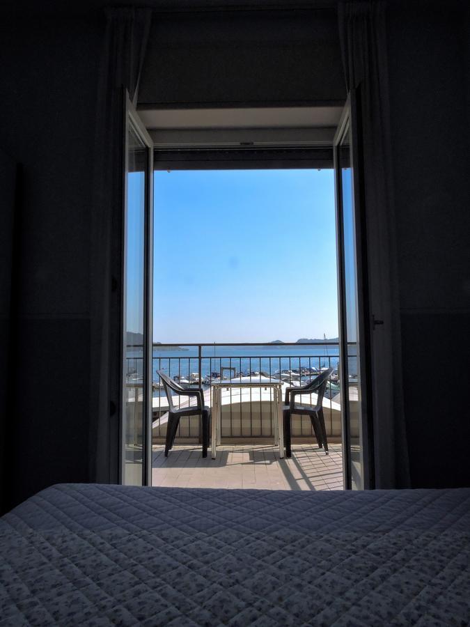 Hotel Capri Lesa Εξωτερικό φωτογραφία