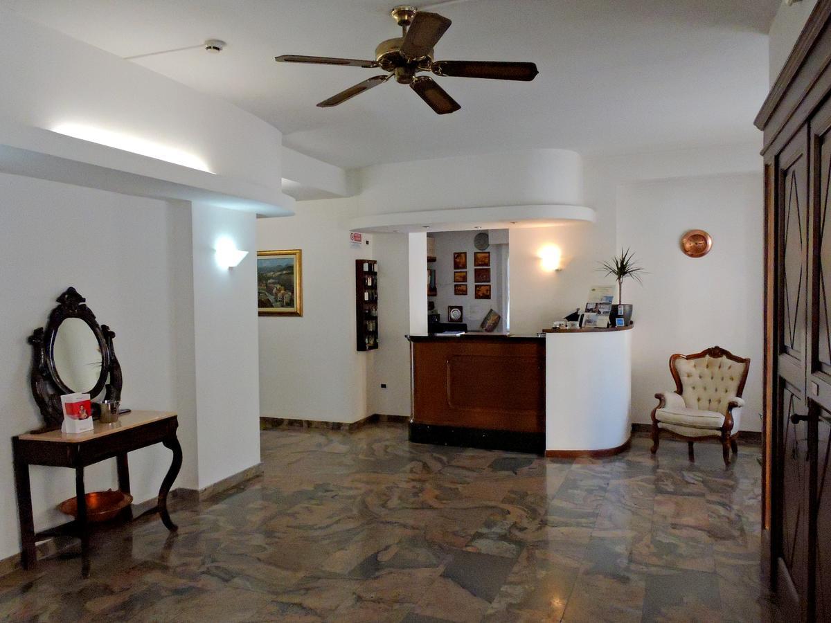 Hotel Capri Lesa Εξωτερικό φωτογραφία