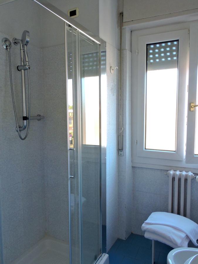 Hotel Capri Lesa Εξωτερικό φωτογραφία