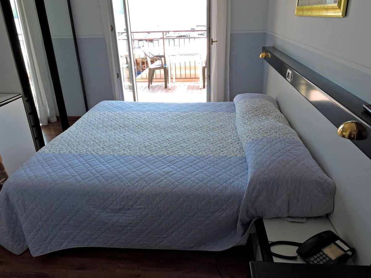 Hotel Capri Lesa Εξωτερικό φωτογραφία