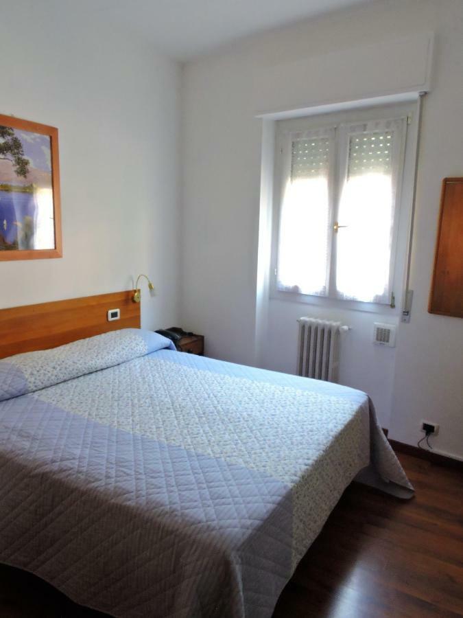 Hotel Capri Lesa Εξωτερικό φωτογραφία