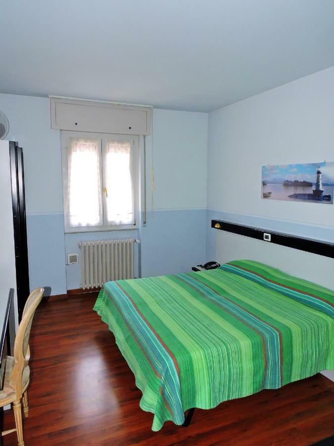 Hotel Capri Lesa Εξωτερικό φωτογραφία